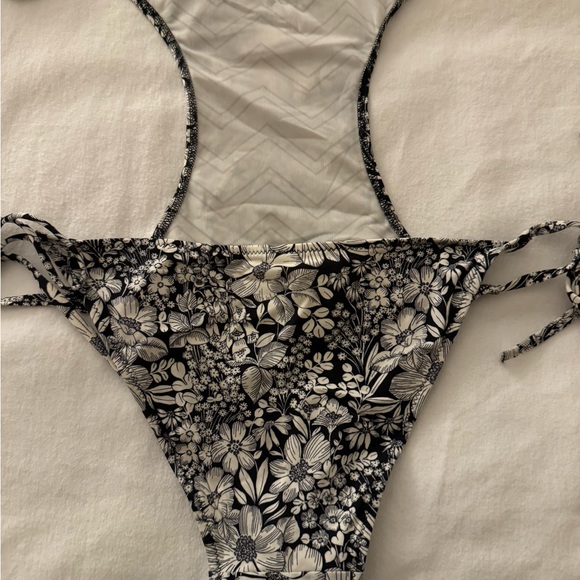Charlie by Matthew Zink monokini black and white floral print size s/p - Picture 7 of 10